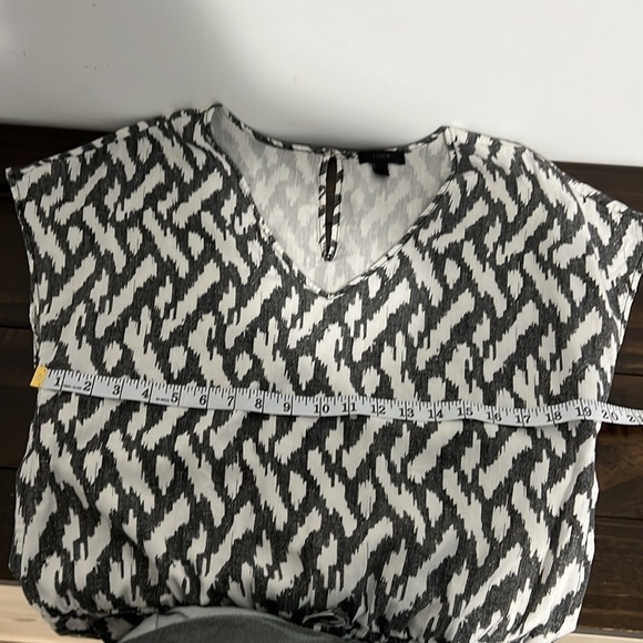 J Crew V Neck Romper with Tie Black and White Size Small - Picture 9 of 10